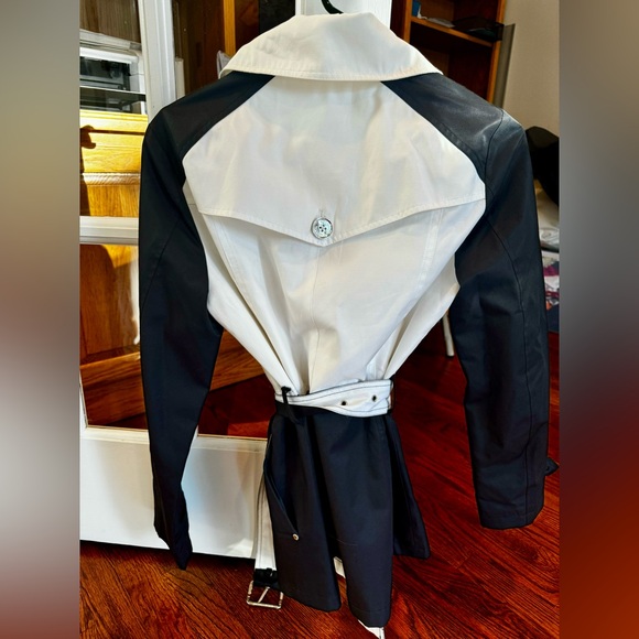 Light weight Michael Kors coat - Picture 2 of 7